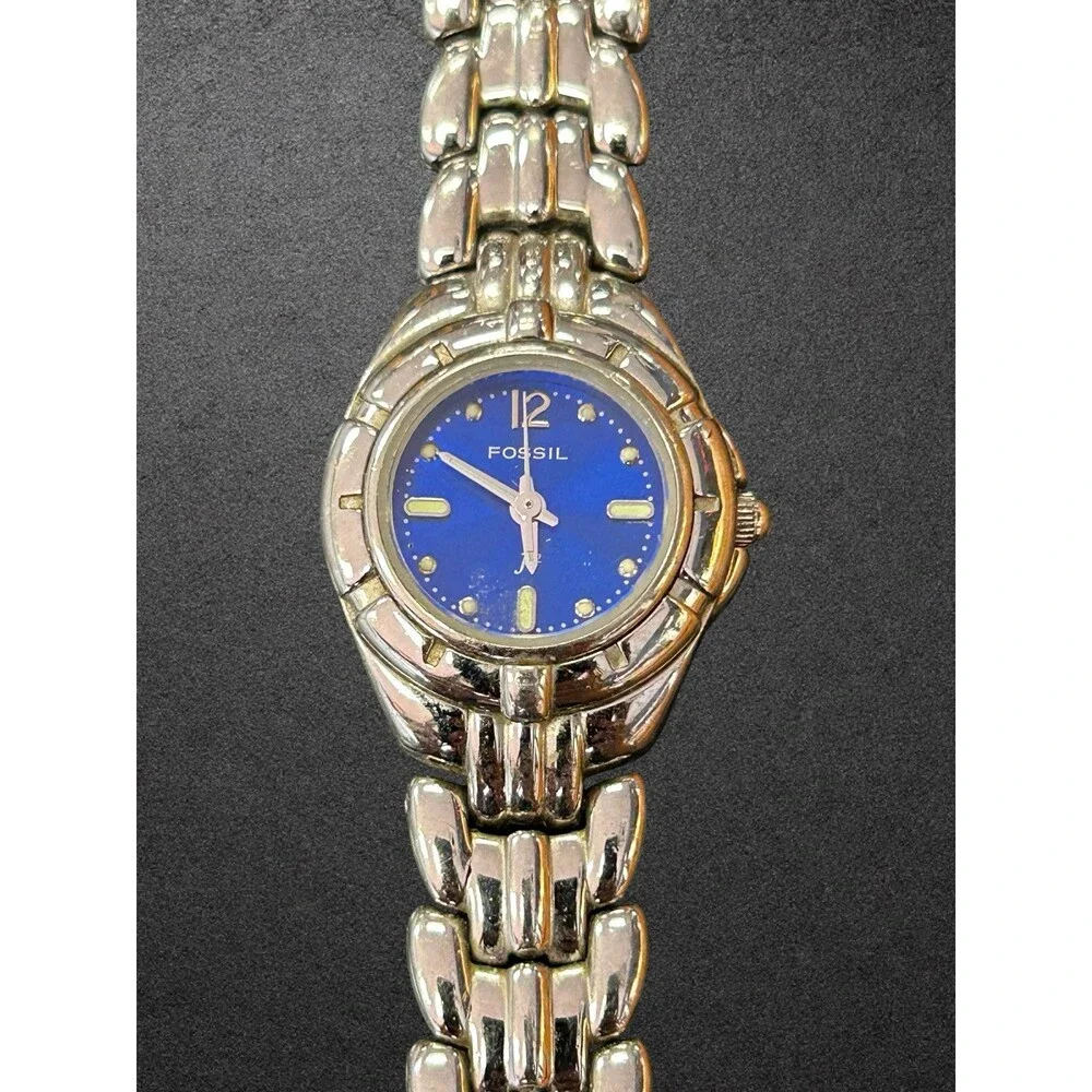 Vintage Fossil Ladies Quartz Watch Blue Dial FOR PARTS / Needs Battery